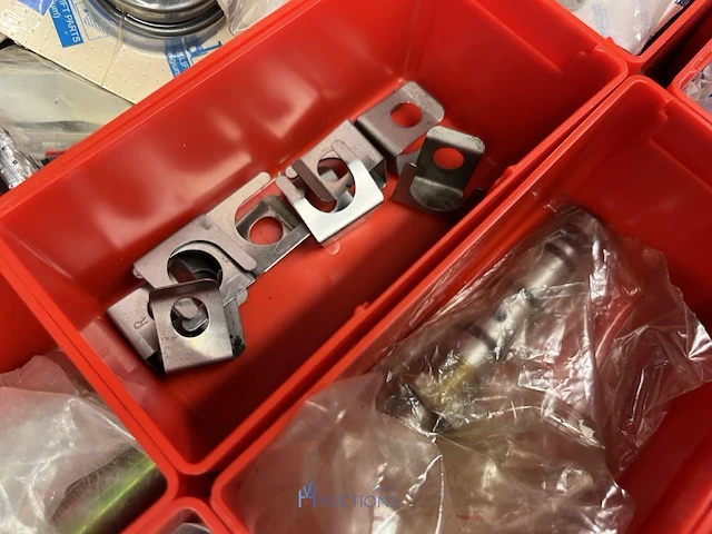 Partij batterij-, heftruck- en hijsinstallatieonderdelen - afbeelding 8 van  89