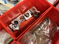 Partij batterij-, heftruck- en hijsinstallatieonderdelen - afbeelding 8 van  89