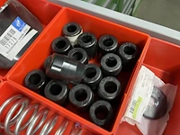 Partij batterij-, heftruck- en hijsinstallatieonderdelen - afbeelding 10 van  89