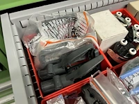 Partij batterij-, heftruck- en hijsinstallatieonderdelen - afbeelding 16 van  89