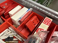 Partij batterij-, heftruck- en hijsinstallatieonderdelen - afbeelding 18 van  89