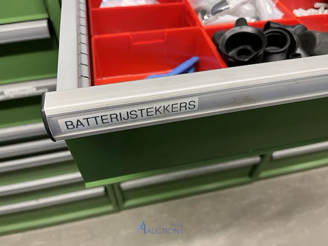 Partij batterij-, heftruck- en hijsinstallatieonderdelen - afbeelding 22 van  89