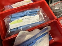 Partij batterij-, heftruck- en hijsinstallatieonderdelen - afbeelding 27 van  89