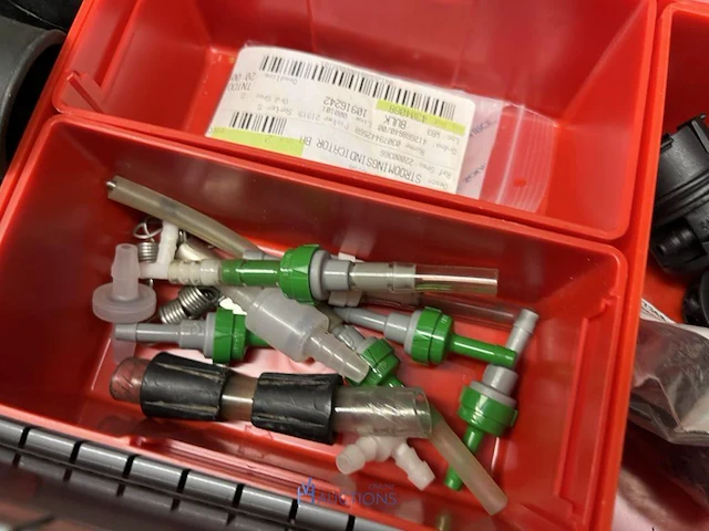 Partij batterij-, heftruck- en hijsinstallatieonderdelen - afbeelding 31 van  89