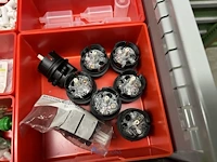 Partij batterij-, heftruck- en hijsinstallatieonderdelen - afbeelding 32 van  89