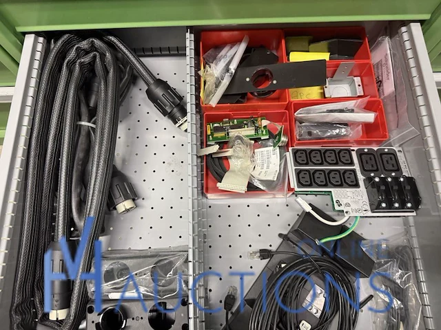 Partij batterij-, heftruck- en hijsinstallatieonderdelen - afbeelding 23 van  89