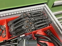 Partij batterij-, heftruck- en hijsinstallatieonderdelen - afbeelding 40 van  89