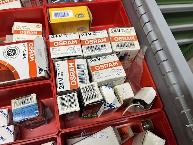 Partij batterij-, heftruck- en hijsinstallatieonderdelen - afbeelding 48 van  89