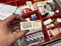 Partij batterij-, heftruck- en hijsinstallatieonderdelen - afbeelding 51 van  89