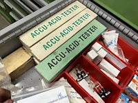 Partij batterij-, heftruck- en hijsinstallatieonderdelen - afbeelding 53 van  89
