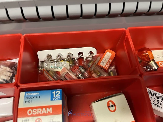 Partij batterij-, heftruck- en hijsinstallatieonderdelen - afbeelding 55 van  89
