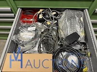 Partij batterij-, heftruck- en hijsinstallatieonderdelen - afbeelding 45 van  89