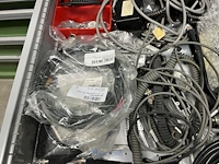 Partij batterij-, heftruck- en hijsinstallatieonderdelen - afbeelding 60 van  89