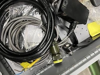Partij batterij-, heftruck- en hijsinstallatieonderdelen - afbeelding 63 van  89