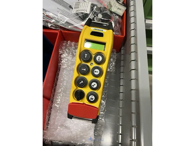 Partij batterij-, heftruck- en hijsinstallatieonderdelen - afbeelding 66 van  89