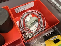Partij batterij-, heftruck- en hijsinstallatieonderdelen - afbeelding 68 van  89