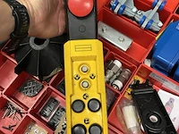 Partij batterij-, heftruck- en hijsinstallatieonderdelen - afbeelding 69 van  89