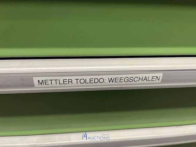Partij batterij-, heftruck- en hijsinstallatieonderdelen - afbeelding 71 van  89