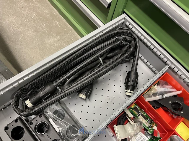 Partij batterij-, heftruck- en hijsinstallatieonderdelen - afbeelding 74 van  89