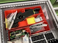 Partij batterij-, heftruck- en hijsinstallatieonderdelen - afbeelding 75 van  89