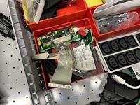 Partij batterij-, heftruck- en hijsinstallatieonderdelen - afbeelding 76 van  89