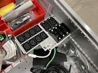 Partij batterij-, heftruck- en hijsinstallatieonderdelen - afbeelding 77 van  89