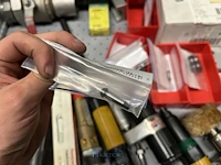Partij batterij-, heftruck- en hijsinstallatieonderdelen - afbeelding 85 van  89
