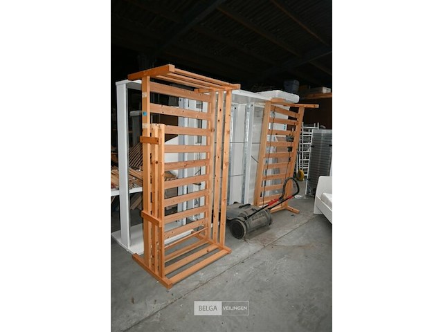 Partij bedden, lattenbodems en matrassen - afbeelding 1 van  8