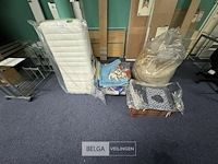 Partij beddengoed + overtrekken + kinderstoelen + zitzak - afbeelding 1 van  8