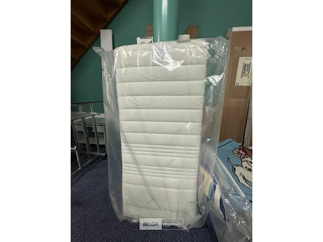 Partij beddengoed + overtrekken + kinderstoelen + zitzak - afbeelding 2 van  8