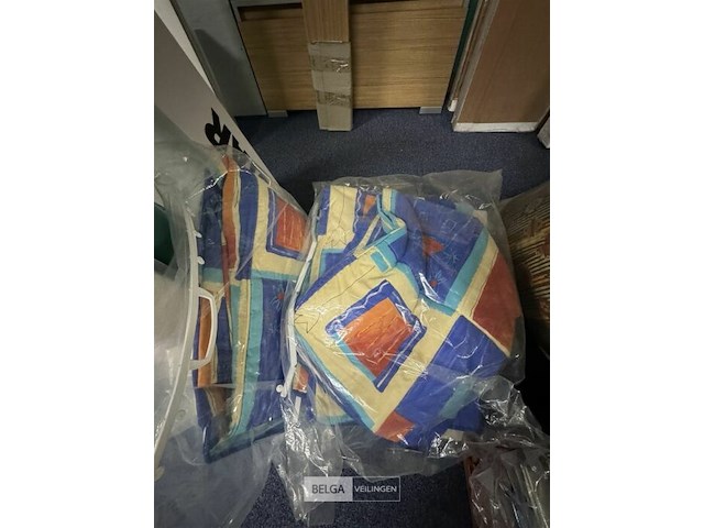 Partij beddengoed + overtrekken + kinderstoelen + zitzak - afbeelding 5 van  8