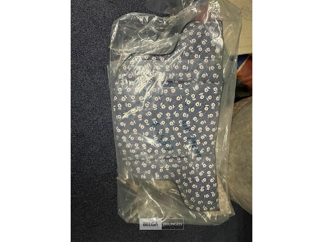 Partij beddengoed + overtrekken + kinderstoelen + zitzak - afbeelding 7 van  8