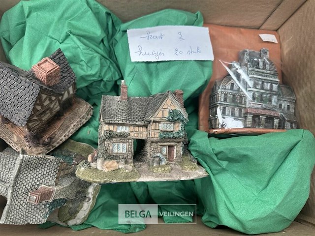 Partij beeldjes van huisjes - afbeelding 2 van  2