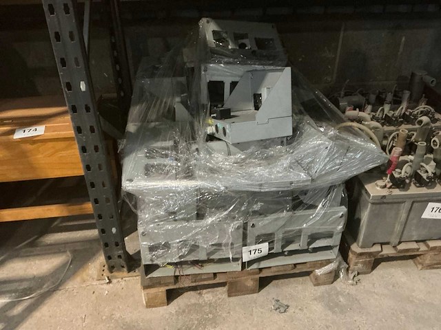 Partij behuizingen voor sturingskast - afbeelding 4 van  4