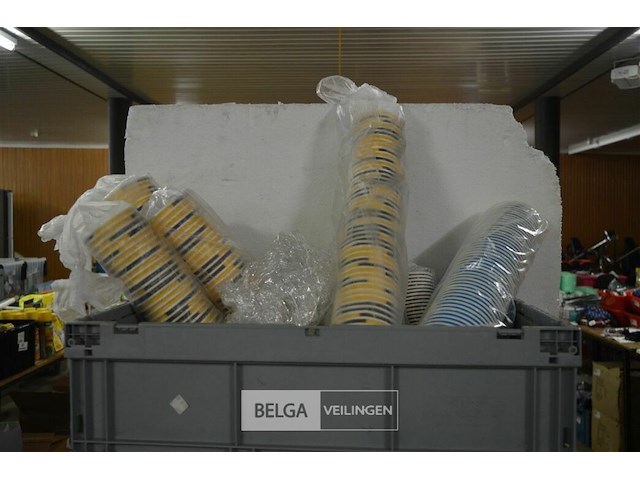 Partij bekertjes en deksels - afbeelding 1 van  2