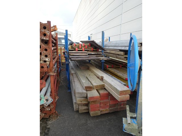 Partij bekistingsbalken en houten balken - afbeelding 4 van  13