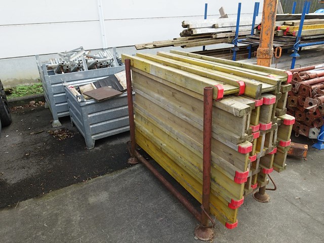 Partij bekistingsbalken en houten balken - afbeelding 1 van  13