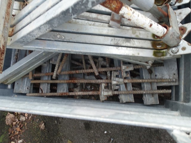 Partij bekistingsbalken en houten balken - afbeelding 11 van  13