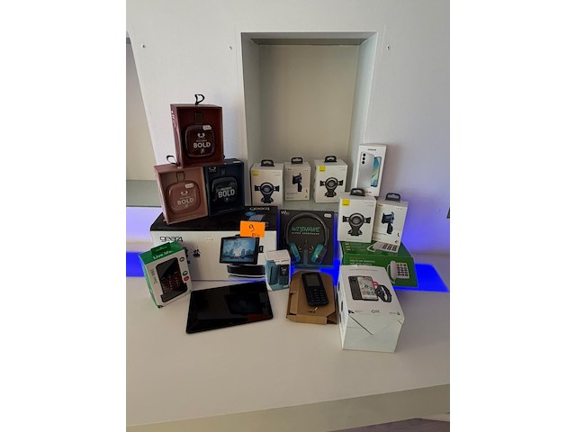 Partij beschermhoezen voor gsm's en tablets + elektronica - afbeelding 1 van  25
