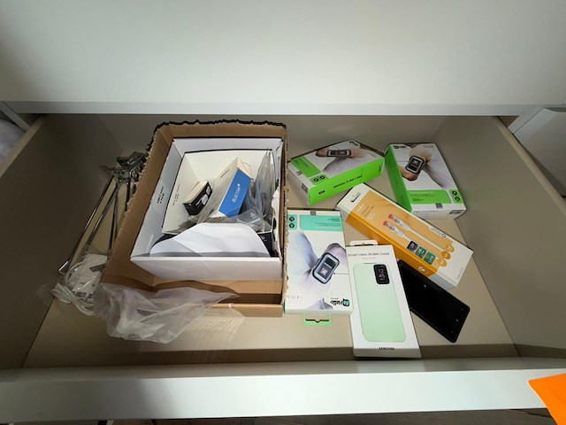 Partij beschermhoezen voor gsm's en tablets + elektronica - afbeelding 25 van  25