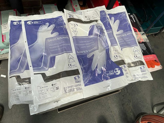 Partij beschermingsmiddelen - afbeelding 5 van  7