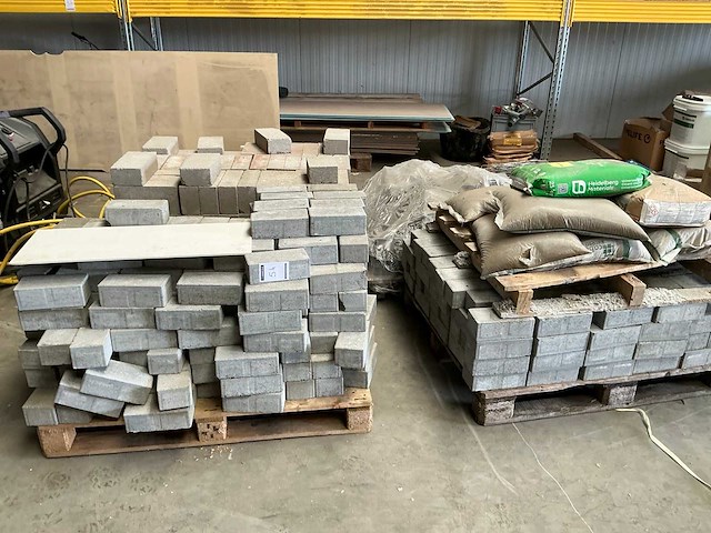Partij beton klinkers - afbeelding 1 van  4