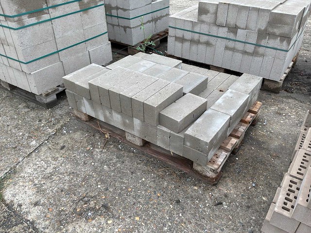 Partij betonblokken - afbeelding 3 van  5