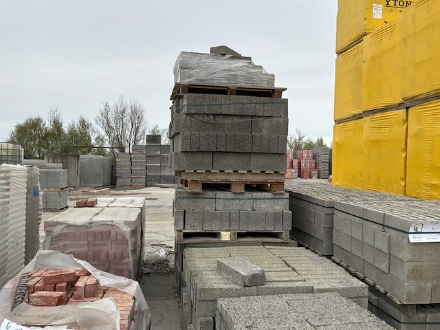 Partij betonblokken - afbeelding 2 van  3