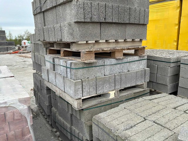 Partij betonblokken - afbeelding 3 van  3
