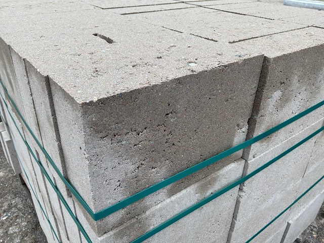 Partij betonblokken - afbeelding 1 van  2