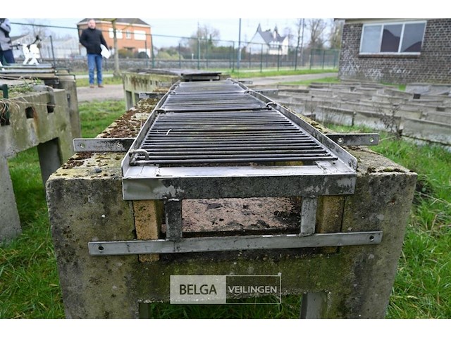 Partij betonnen barbecues - afbeelding 6 van  7