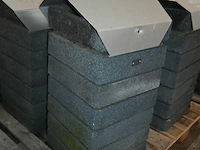Partij betonnen bloembakken - afbeelding 4 van  9