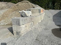 Partij betonnen blokken en keerwanden - afbeelding 4 van  21