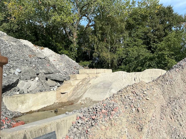 Partij betonnen blokken en keerwanden - afbeelding 6 van  21